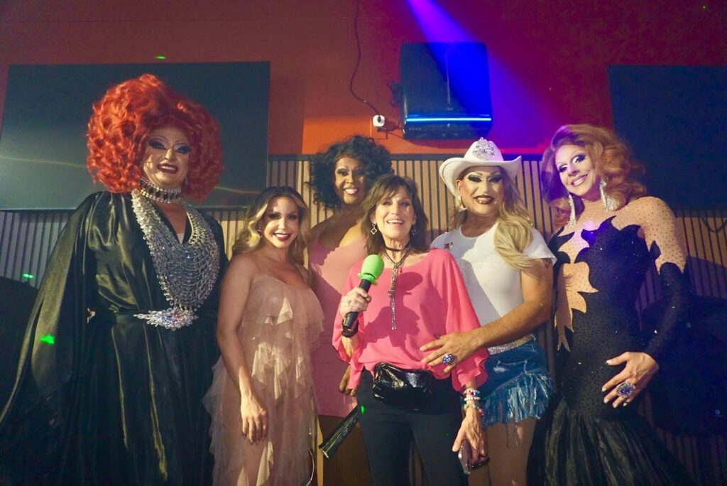 The full cast after the show