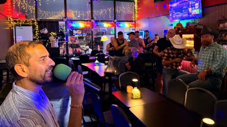 The room watching a karaoke set