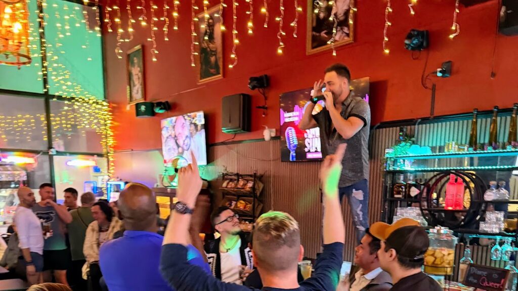 Yara Rey singing live